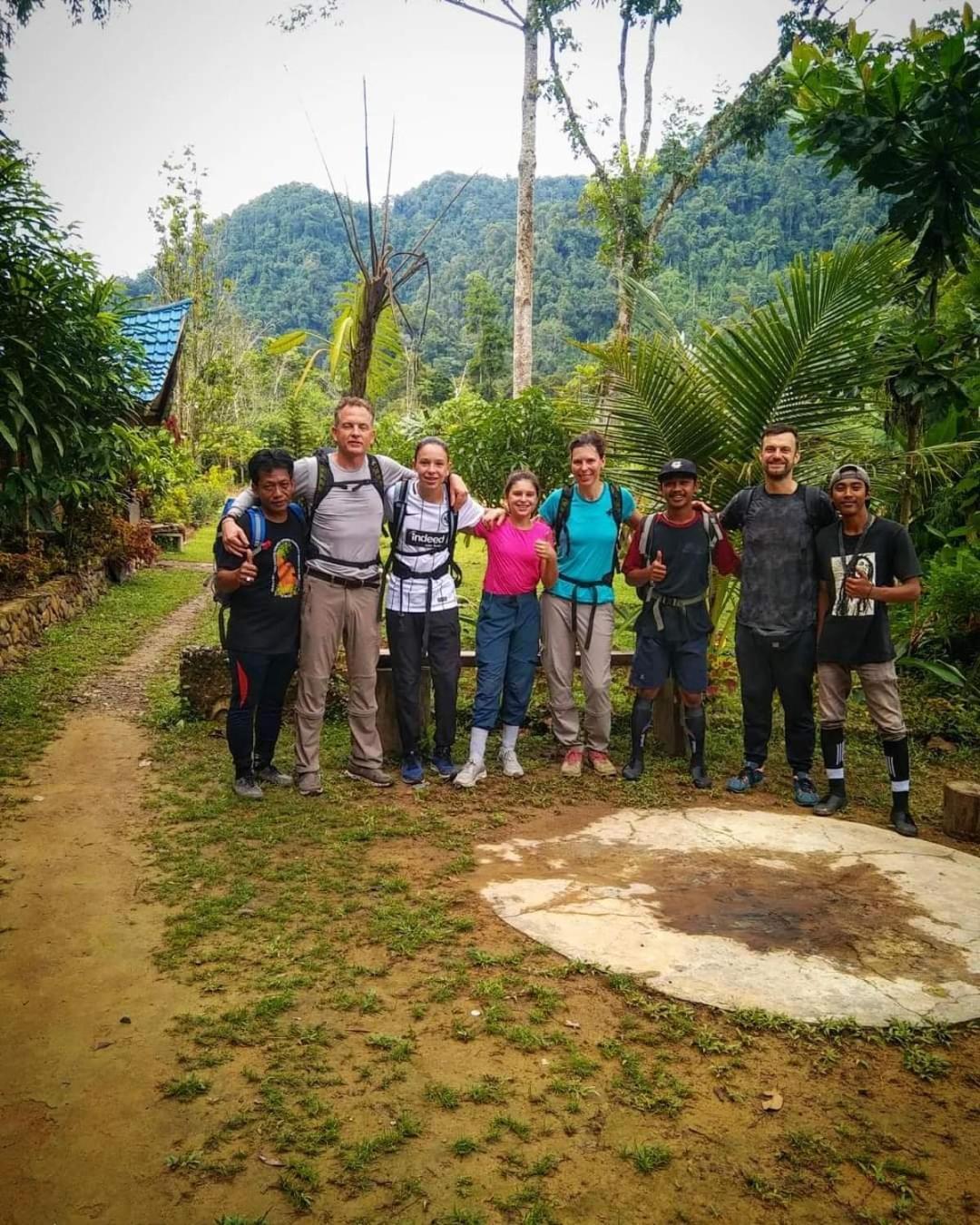 Batu Kapal Guest House & Jungle Trekking Bukit Lawang Exteriér fotografie